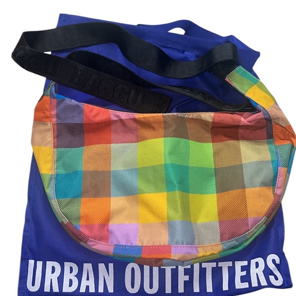 NWT! BAGGU x UO Medium Crescent Bag in Madras 🧡💛💚 - Picture 2 of 4